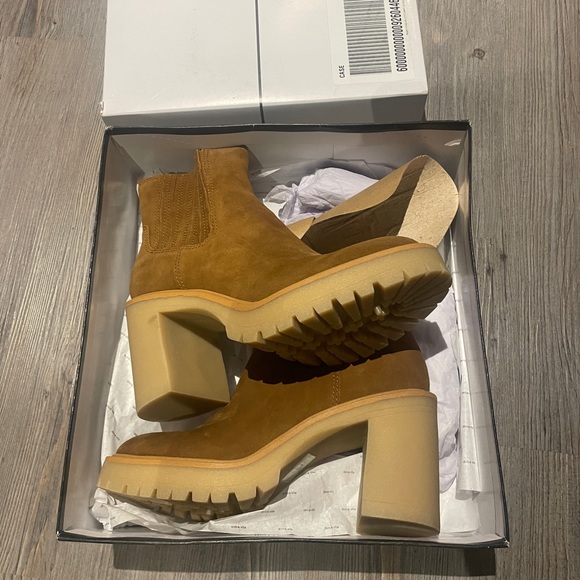 Brand new, tried on once, Dolce Vida Castor H2O Boots. Anthropologie - Picture 2 of 3